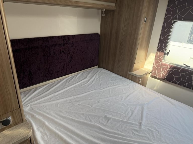 2020 SWIFT Challenger x835 4 Berth fixed island bed