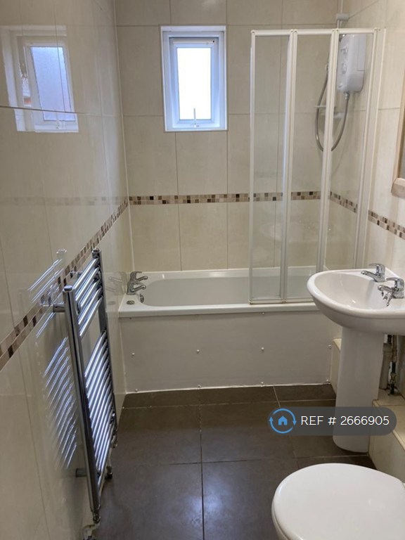 5 bedroom house in Milton Road, Southampton, SO15 (5 bed) (#2666905)