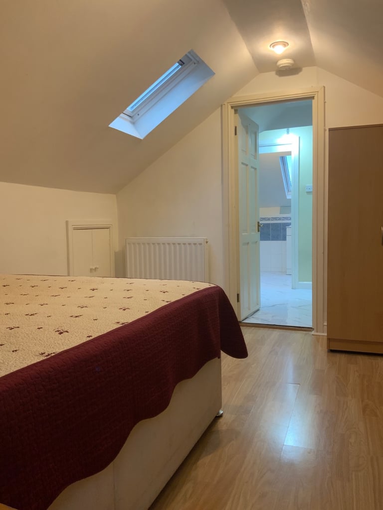 Large Studio flat to rent in Greenford UB6 