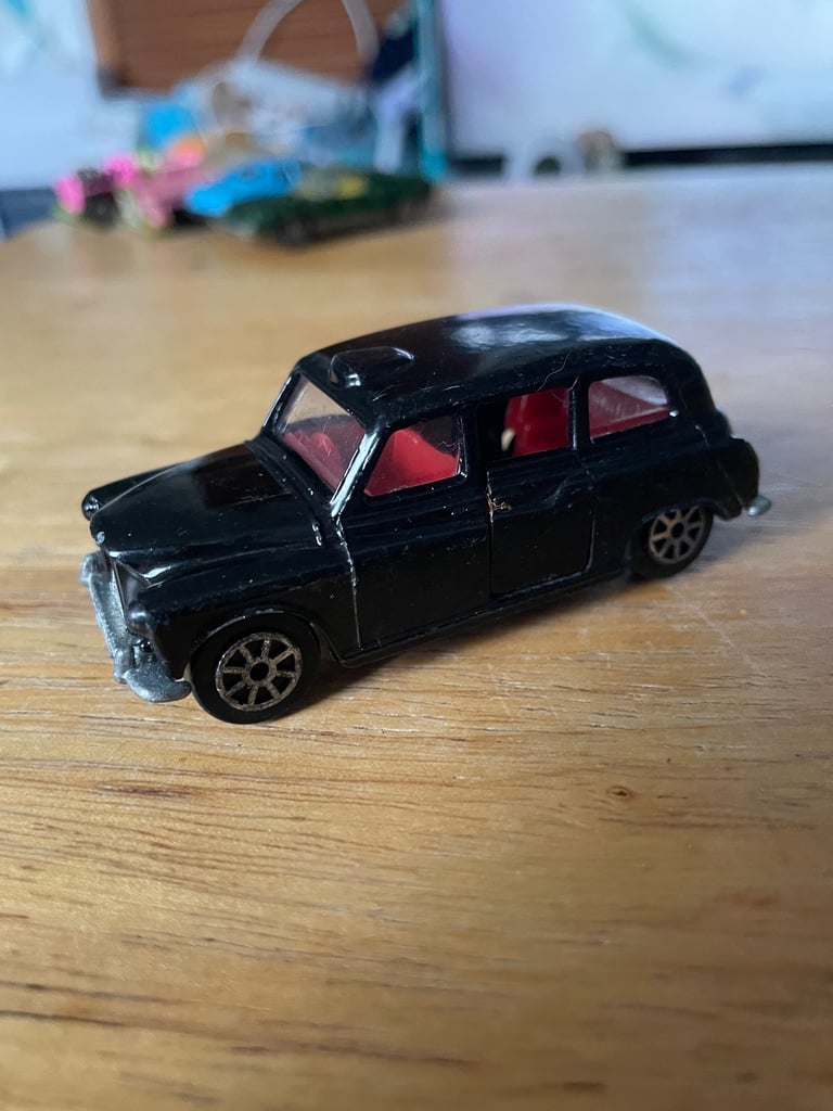 vintage Corgi London taxi / black cab. Austin FX4