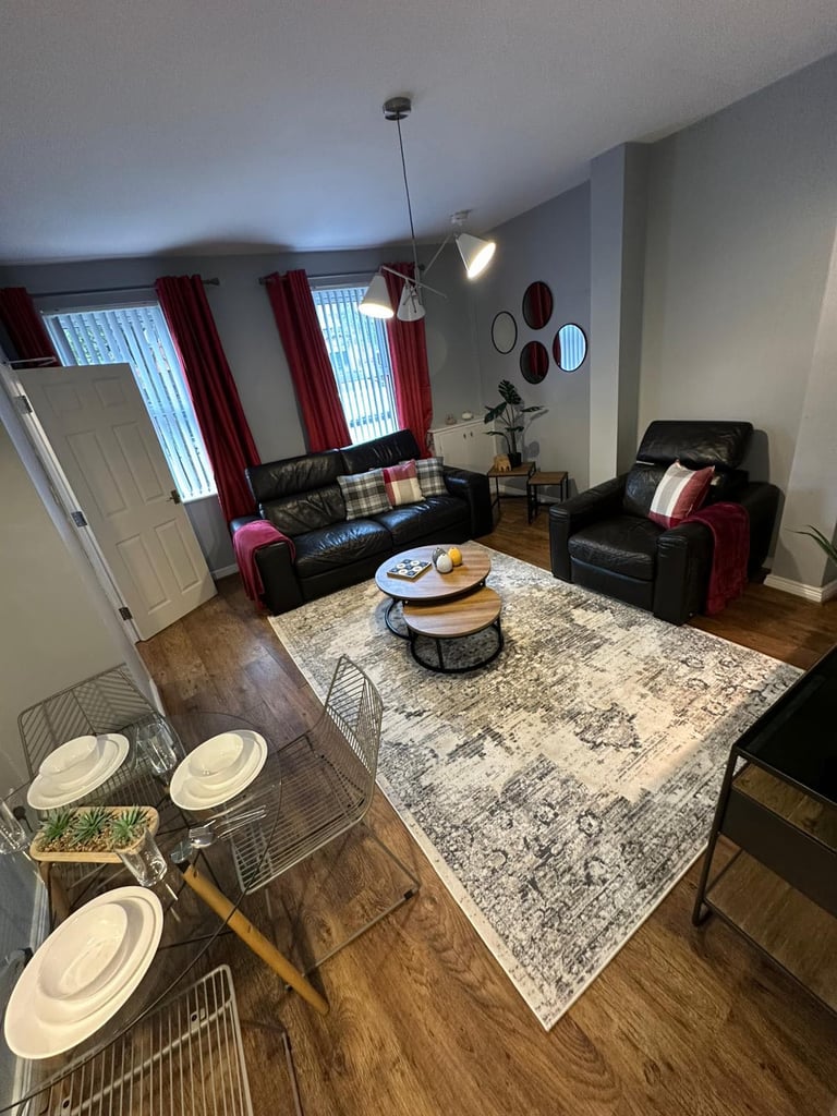 AVAILABLE IMMEDIATELY FURNISHED ROOMS DONEGAL ROAD