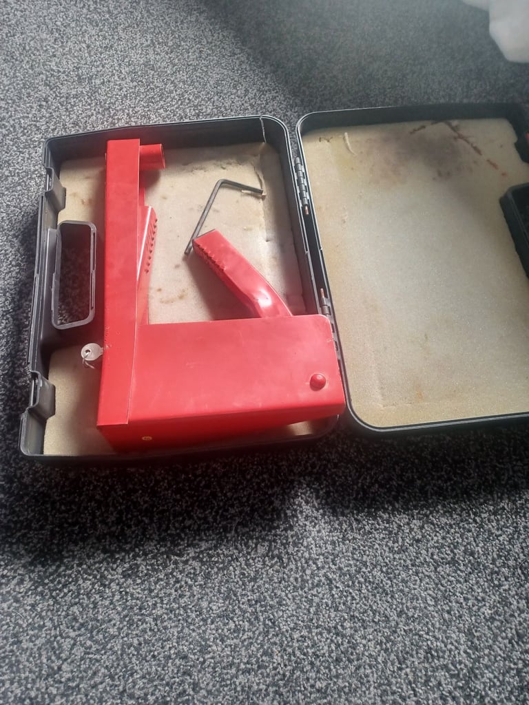 SAS wheel clamp for caravans and trailers