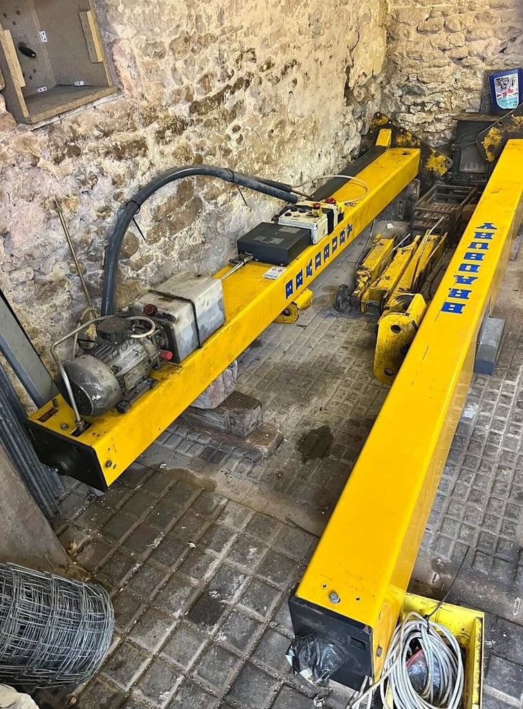 Bradbury 3000kg 2 post Lift