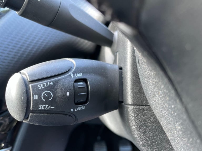 2018 Peugeot 2008 1.2 PureTech Allure Premium Euro 6 (s/s) 5dr HATCHBACK Petrol Manual