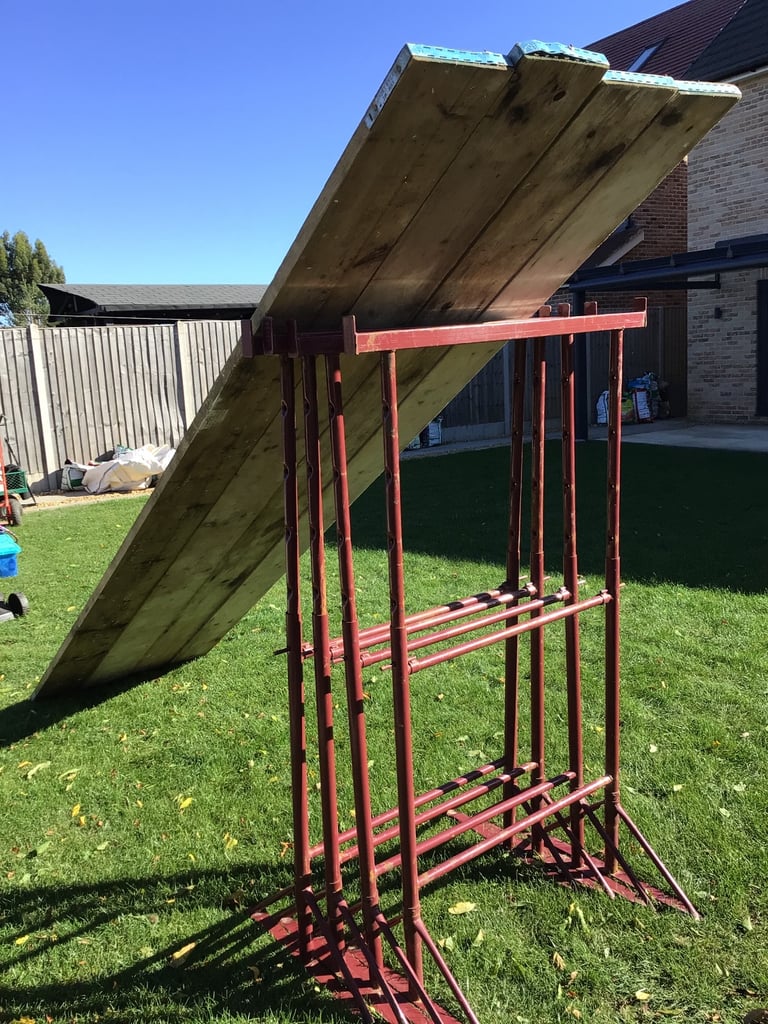 4 Builders trestles and 4 scaffold boards