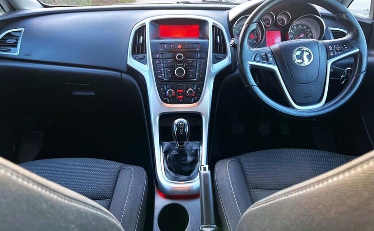 2014 Vauxhall Astra 1.6 SRi Manual 70,000 Miles . 5dr . Good Mileage . CHEAP on Fuel . HATCHBACK ...