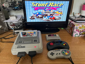 Snes Super Nintendo console 2 controllers 2 games 