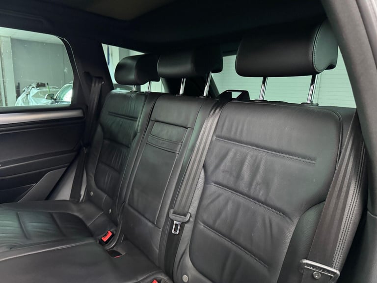 2015 Volkswagen Touareg 3.0 TDI V6 BlueMotion Tech R-Line Tiptronic 4WD Euro 6 (s/s) 5dr ESTATE D...