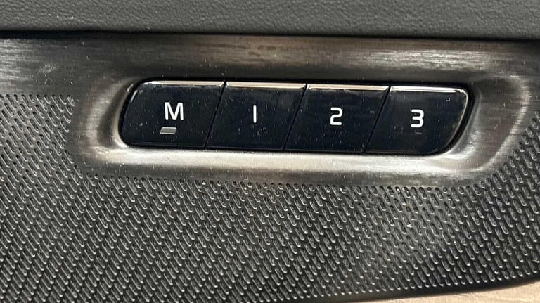 2025 Volvo XC90 Plus, T8 AWD Plug-in hybrid, Electric/Petrol, Dark, 7 Seats ESTATE Petrol/Electri...