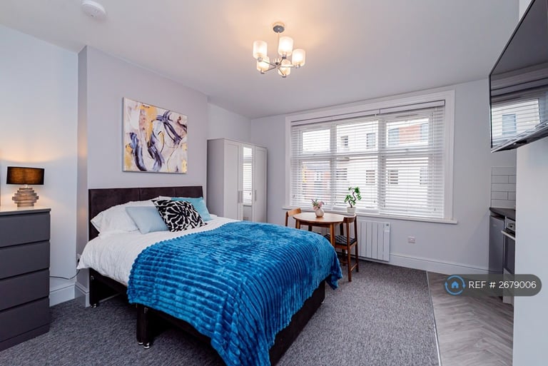 Studio flat in London Road, Reading, RG1 (#2679006)