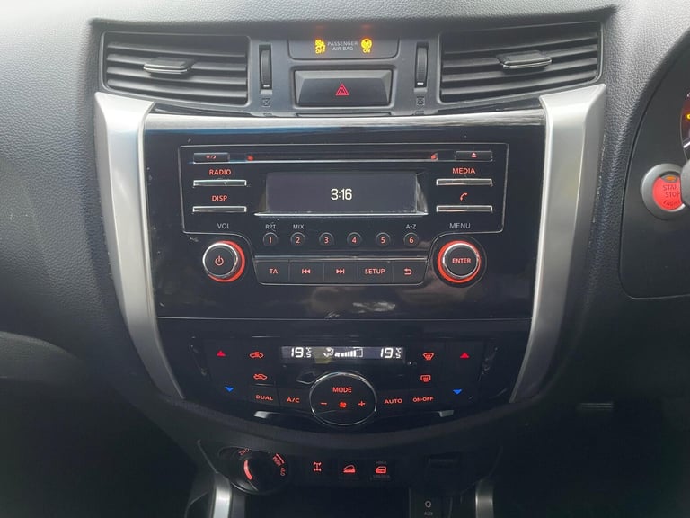 2016 Nissan Navara 2.3 dCi Acenta+ 4WD Euro 6 (s/s) 4dr PICK UP Diesel Manual