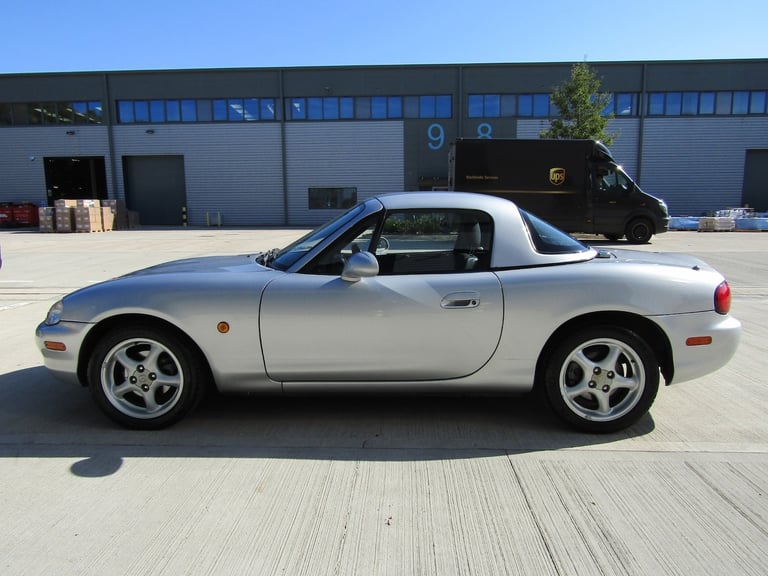  Mazda MX-5 1.6 ROADSTER 2DR MANUAL CONVERTIBLE LEFT HAND DRIVE Sports Petrol Manual