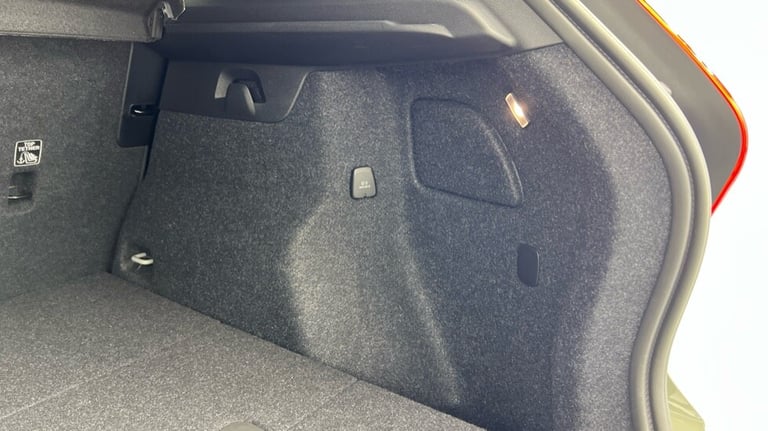 2024 Volvo XC40 Ultra, B3 Mild hybrid, Petrol, Bright (Blond Leather, Panoramic Sunroof) Estate P...