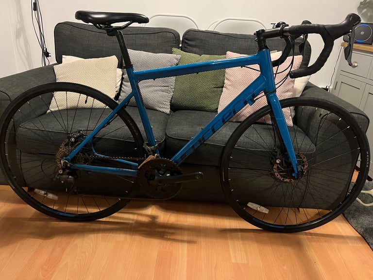 image for Carrera aluminium disc road bike. Triban Whyte pinnacle Raleigh trek specialized 