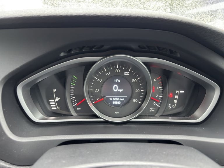 2016 Volvo V40 Cross Country 2.0 D2 Lux Hatchback 5dr Diesel Auto Euro 6 (s/s) (120 ps) Hatchback...