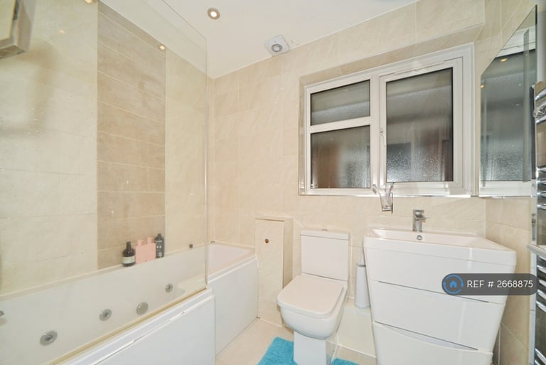 4 bedroom house in Lysander Way, Orpington, BR6 (4 bed) (#2668875)