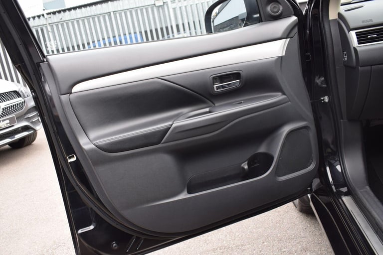 2015 Mitsubishi Outlander 2.0h 12kWh GX4hs CVT 4WD Euro 5 (s/s) 5dr ESTATE Petrol/Electric Hybrid...