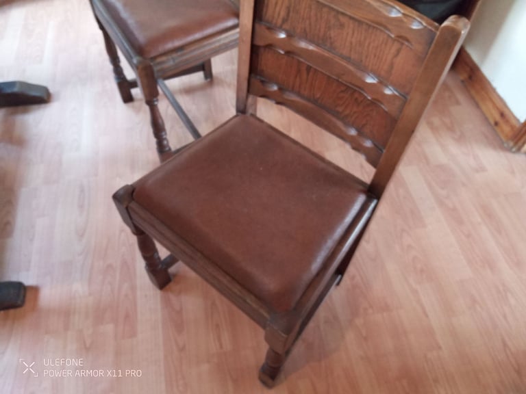 OAK DINNING TABLE