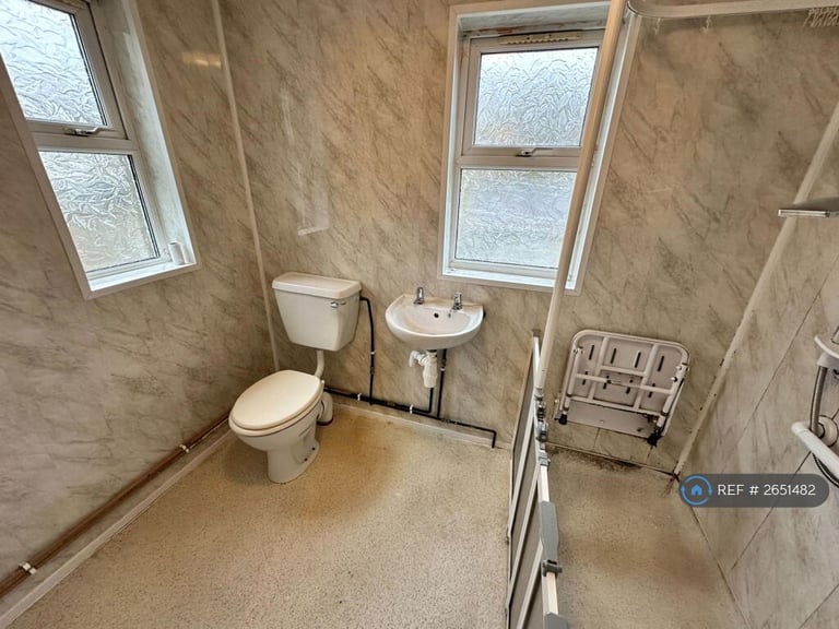 3 bedroom house in Brook Terrace, Ammanford, SA18 (3 bed) (#2651482)