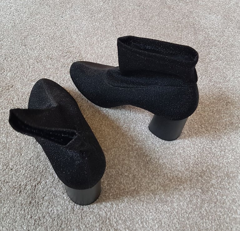Ladies ankle pull on boots Size 7