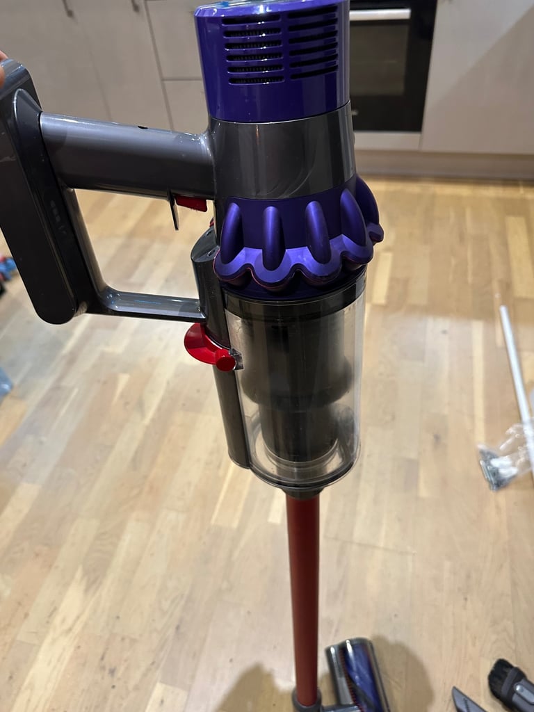 Dyson cyclone v10 total clean full bundle 
