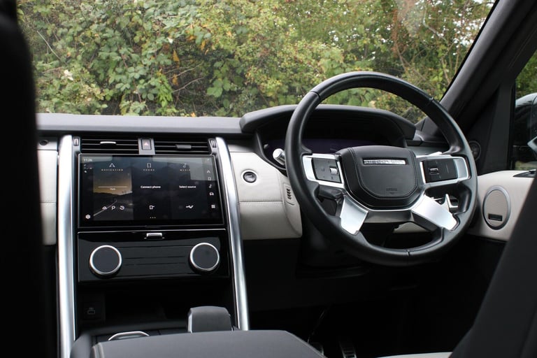 2022 Land Rover Discovery 3.0 D300 R-Dynamic HSE 5dr Auto ESTATE DIESEL Automatic