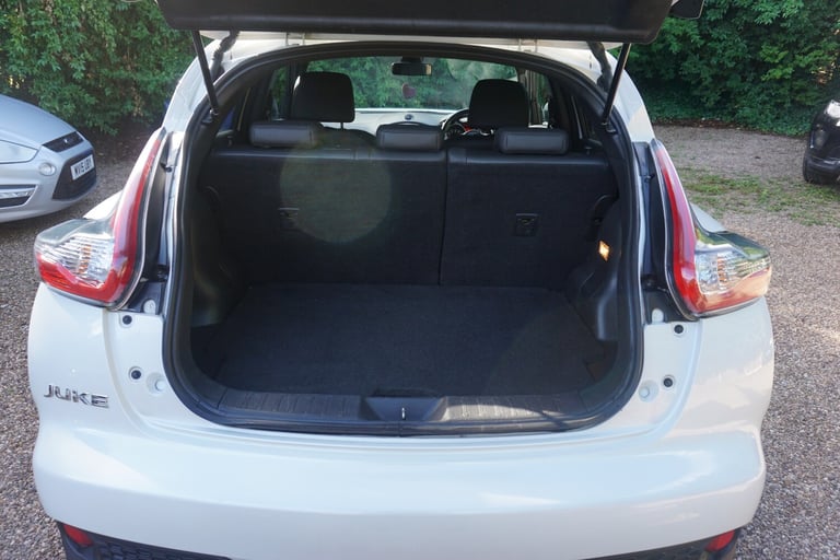 2017 Nissan Juke 1.2 DiG-T Tekna 5dr HATCHBACK Petrol Manual - Image 10