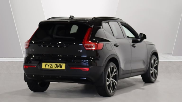  Volvo XC40 T3 R-Design Pro Manual (Park Assist, Heated Seats, Sat Nav) Petrol Manual