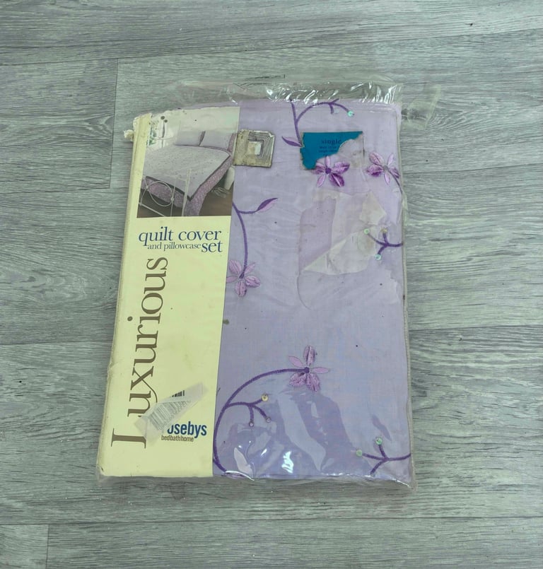 image for Brand New- Lavender Floral Single size Quilt Cover & Pillowcase Set.