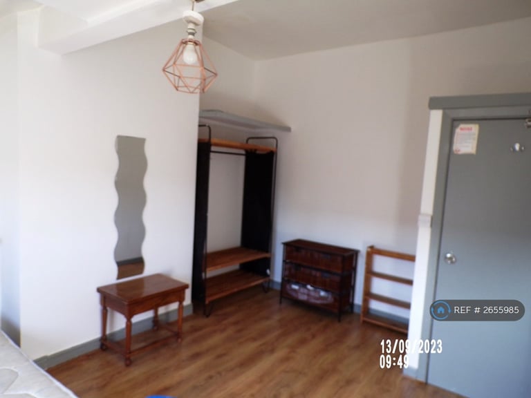 8 bedroom house in Booth Avenue, Manchester, M14 (8 bed) (#2655985)