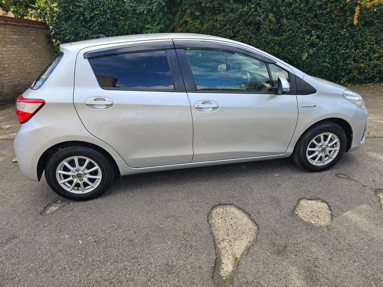 2018 Toyota Yaris 1.5 VVT-h Icon Tech E-CVT Euro 6 (s/s) 5dr Hatchback HYBRID ELECTRIC Automatic