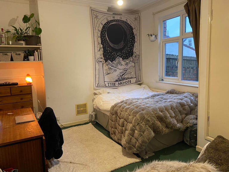 Student property. Five bedroom house to rent in Bishopston