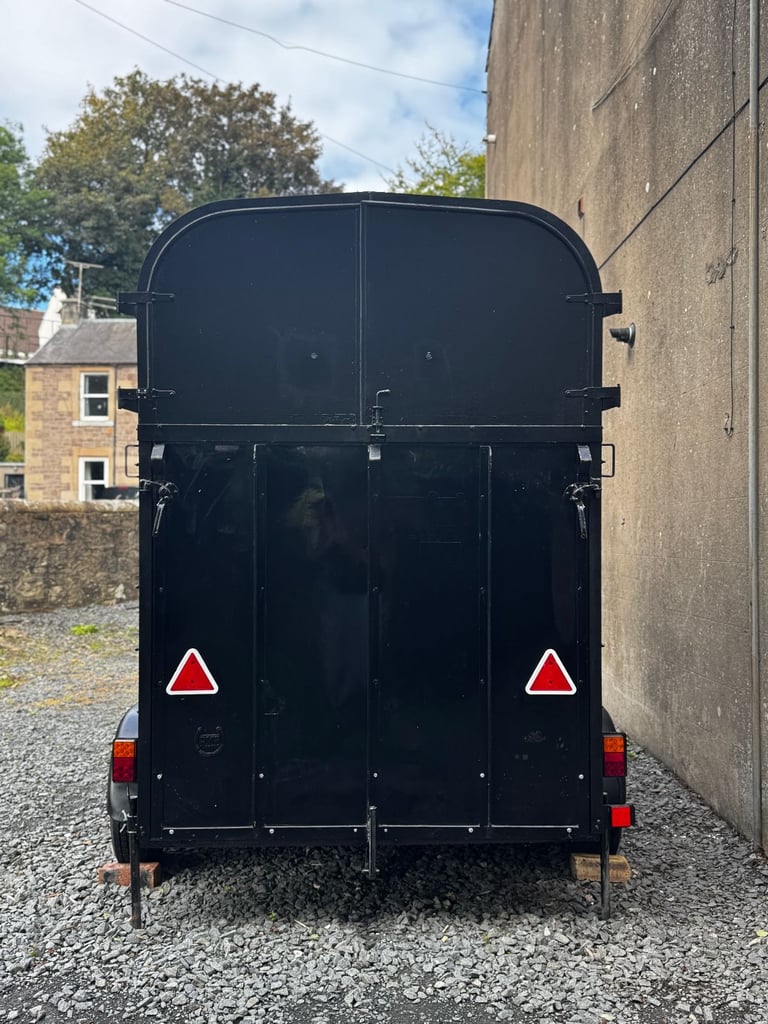 Converted Horsebox Hersteller: KNOTT Gmbh D 83125