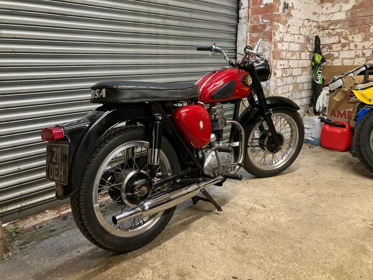 1961 BSA C15 250cc SINGLE (CLASSIC MOTORCYCLE) FULLY SORTED RELIABLE !!