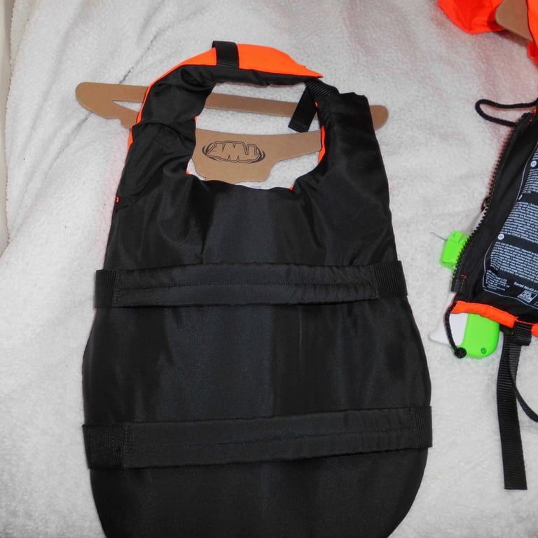 NEW DOG lifejacket/flotation aid