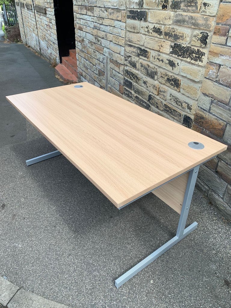 Light oak cantilever office desks 1600 x 800 (5 available) free 