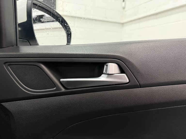 2018 68 HYUNDAI TUCSON 1.6 SE NAV CRDI 2WD MANUAL DIESEL WHITE EURO 6