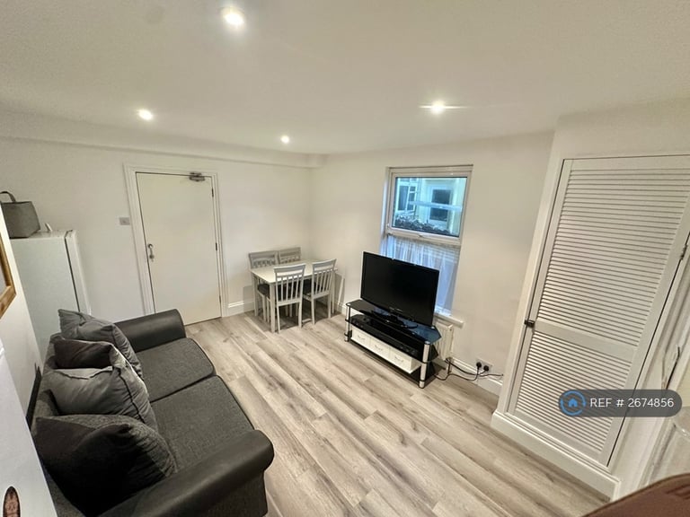 1 bedroom in Mount Gould Road, Plymouth, PL4 (#2674856)