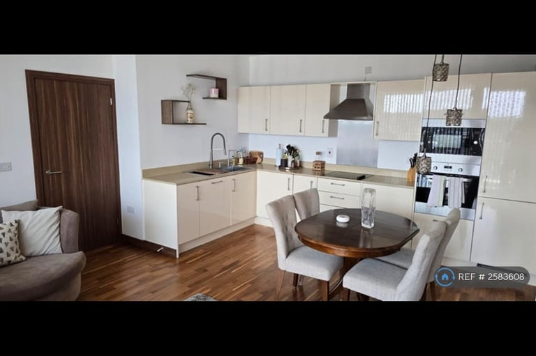 image for 1 bedroom flat in Telcon Way, London, SE10 (1 bed) (#2583608)