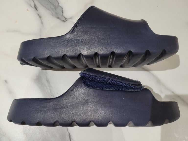 Boys Liewood Thieme Slides. Size : 11.