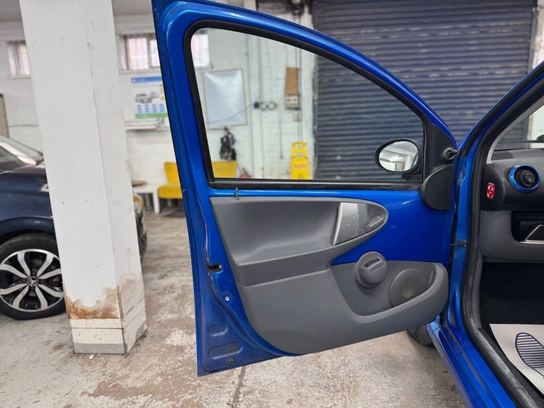 2010 Toyota AYGO 1.0 VVT-i Blue 5dr MMT HATCHBACK Petrol Automatic