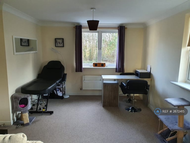 2 bedroom flat in Whitworth House, Newport, NP20 (2 bed) (#2672415)
