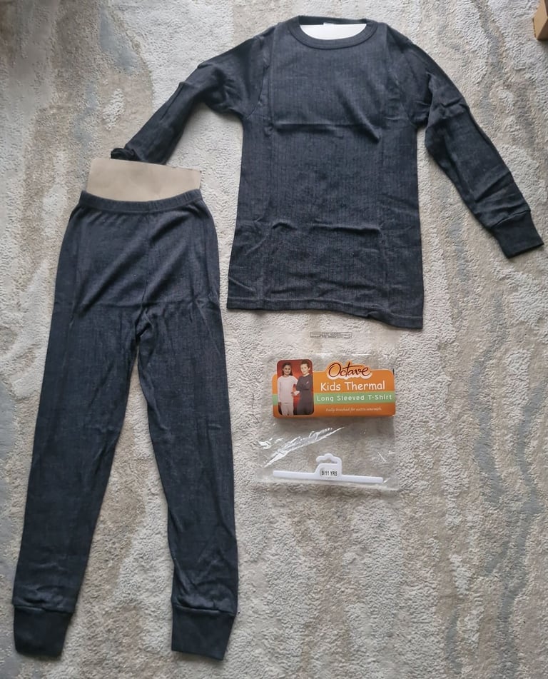 image for Kids thermal long sleeved T-shirt and joggers, size 9-11 years