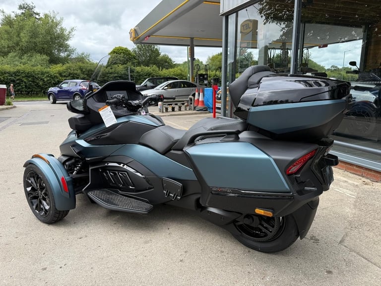 2025 Can-Am Spyder RT Limited 1330cc 6 speed semiauto trike MINERAL BLUE