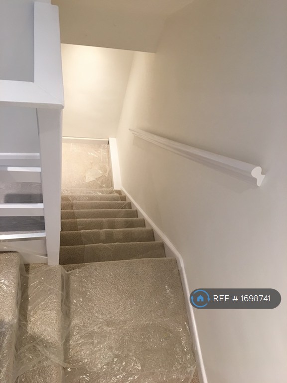 5 bedroom house in Pomfret Avenue, Luton, LU2 (5 bed) (#1698741)