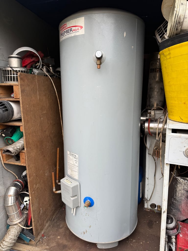 Unvented Hot Water Cylinder 210 Litre