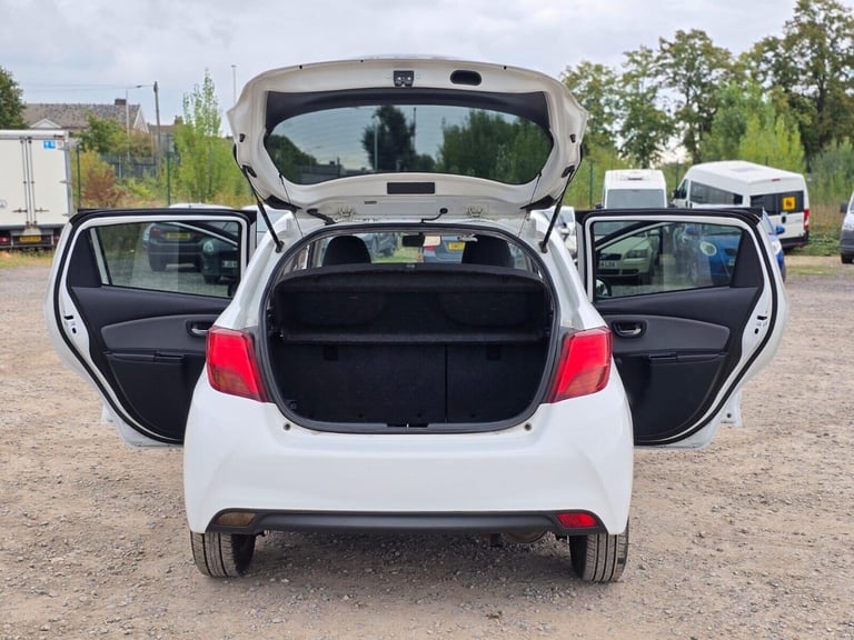 2016 Toyota Yaris 1.5 VVT-h Icon Hatchback 5dr Petrol Hybrid E-CVT Euro 6 (101 ps) Hatchback Hybr...