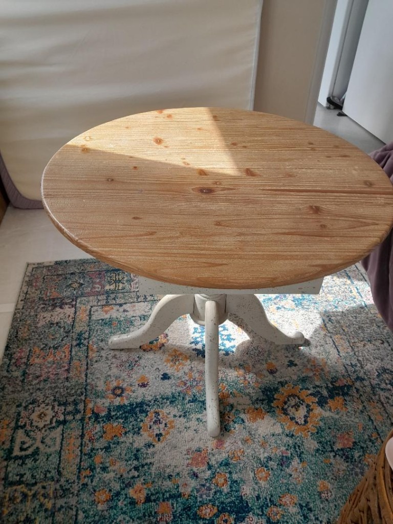 Pine round dining table - extends to Oval | in Chiswick, London | Gumtree