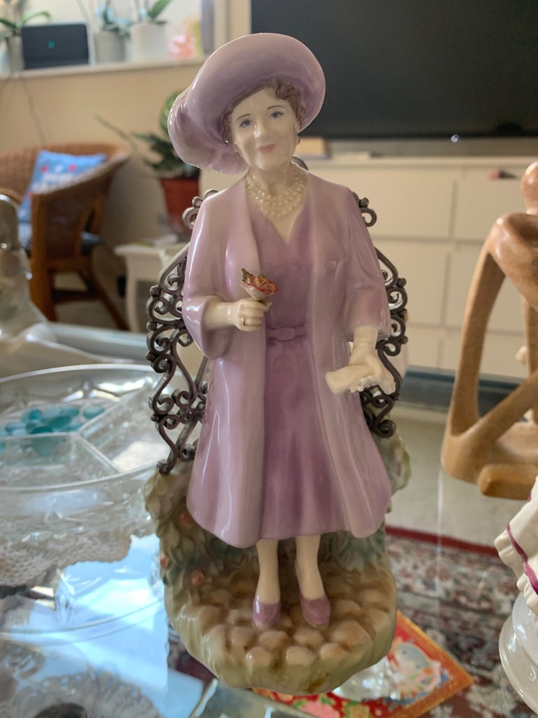 image for RARE LTD ED. 500 (Low #) ~ ROYAL WORCESTER figurine Queen Mother (GLAMIS CASTLE)