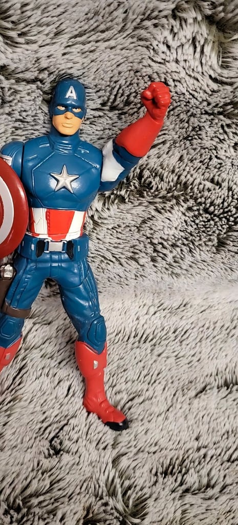 Marvel Avengers Assemble Captain America Figure